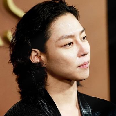 forhjvnw's profile picture. eu, os taejoon e o harry styles correndo por ai