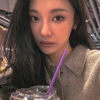 diaglitz's profile picture. 💬 :   do  u  have  𝙜𝙖𝙢𝙚𝙨  on  your  phone?  :D  ✴️  on  a  follow  spree !