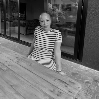 La_Nkosi_'s profile picture. A Lover Of The Pen ✍🏾// 🔮🧜‍♀️// 🎀🤍🎀// ⛔️DMs// •🇸🇿x🇿🇦•