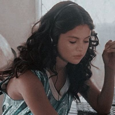 stunselly's profile picture. alex russo me apuntó con su varita mágica y me hizo selenator