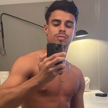 papaiheart's profile picture. face card never declines my god