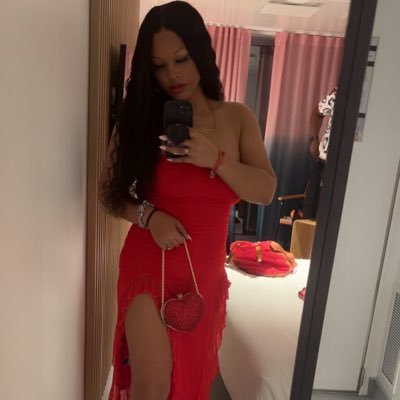 Str8JenNoChaser's profile picture. I am a person with powers.