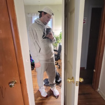 NickHolly3's profile picture. 