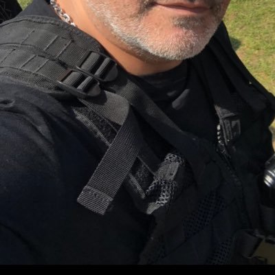 ismailkaraogl's profile picture. Herkes gibi yiyip içen uyuyan ağlaya gülen bir insanım.Boy 1,86 esmer,şakacı.Dostlarım çok yakışıklı karizmatik olduğumu söylüyorlar belki doğrudur onu bilemem.