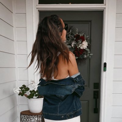 lydssummer's profile picture. preaching His Name until He comes back again || luke 12:27 🌼 || founder of @splendeurmag