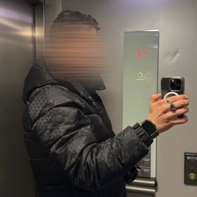 yhli__'s profile picture. Les doigts jaunis à cause du bédo et d'la mar9a