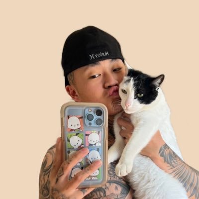 crybabyxhunter's profile picture. booking form linked