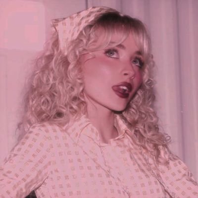 keeneswifey's profile picture. ✱ ✱ (𝐑𝐎𝐋𝐏𝐋𝐀𝐘𝐄𝐑 ） ،،̲  ⦅ promo + chistes  ⦆ ────┈ 𖨂： #star ！ 𓂅  ›› sʜᴇ/ʜᴇʀ ✨️🌙 ⤹⤹𓈒