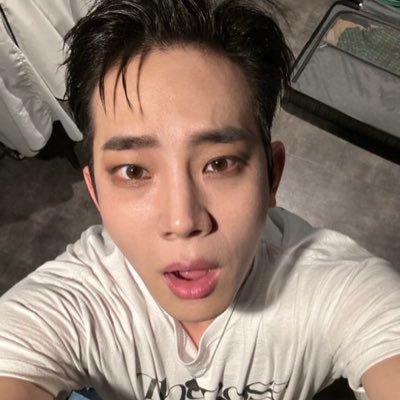 hieswz's profile picture. time will heal us ~ ⋆𐙚₊˚⊹♡ — casual collector