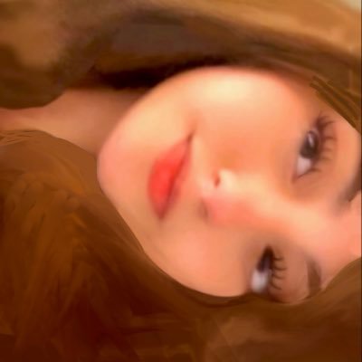 lvly42's profile picture. 