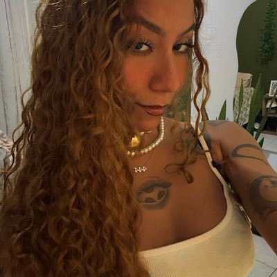 pussycattdollz's profile picture. profunda e profana no mel e no dendê