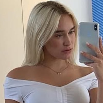 deinertwinx's profile picture. — eu, nour e sofya ouvindo jão 🎧