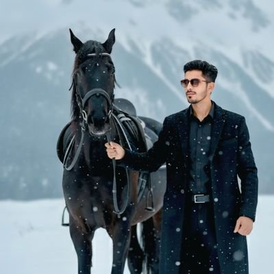 SANDEEPBHATI_2's profile picture. मैं अकेला ही चला था जानिब-ए-मंज़िल मगर
लोग साथ आते गए और कारवाँ बनता गया