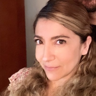 favordenojoder's profile picture. Trapecista, entrenadora de mamíferos acuáticos, viajera, fan del buen comer, comprometida con causas sociales y practicante de esa impopular tendencia a pensar.