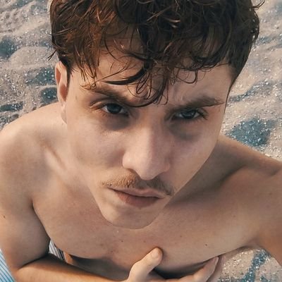 PrecisaNnAntoin's profile picture. comento e lamento sobre assuntos fúteis