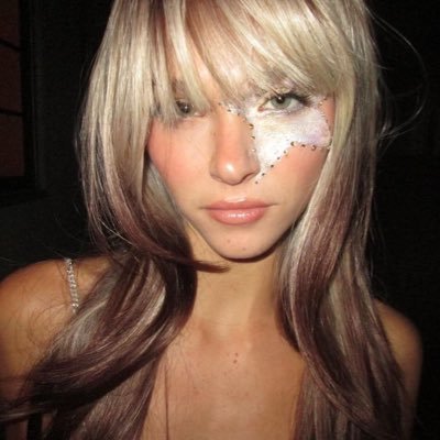 moinjuni's profile picture. girl thoughts 💭