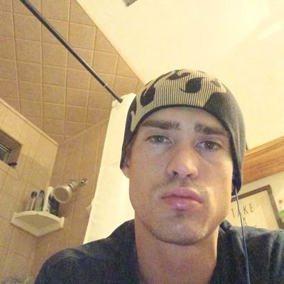 helpoutthepoor's profile picture. 