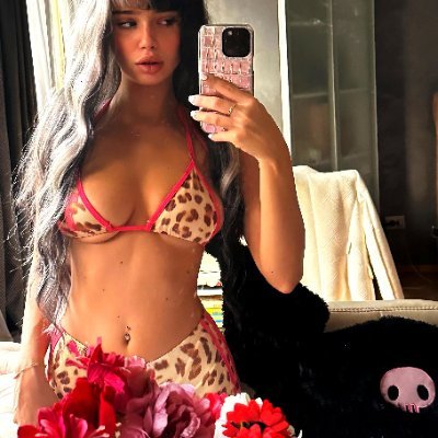 tyeqw29128715's profile picture. 19 🌙 marketing, searching for meaning in small things