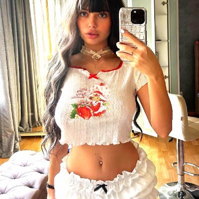 gpuoy98941863's profile picture. 19 🌙 marketing, finding myself in the darkness