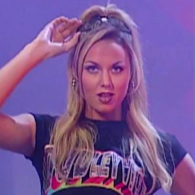 madefrompoems's profile picture. 444