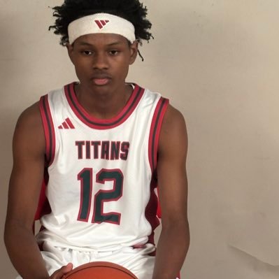 _LonnieNewman12's profile picture. 6'0" 140lbs Class 2027🏀 Fenger Hs GPA 3.8 Phone: 773.757.2443|| AAU: Chicago Grinders❤️🖤|| IG: Noiglj