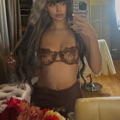 zsyzr66172289's profile picture. 19 🌙 marketing, moon phases match my mood swings