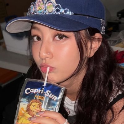 aerichantozaki's profile picture. abcd got options ✩°｡ ⋆⸜ 🎧✮