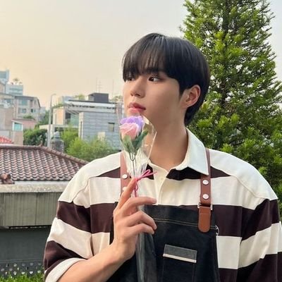 lapakKJUNSEO's profile picture. #𝗨𝗡𝗥𝗘𝗔𝗟 — '01  Sweetest boy in the name 𝓔𝓲𝓳𝓲. Susah bahagia? Coba scroll akun ini. Gak jamin sih. written by #𝗹𝗶𝗷𝗼𝗻𝗸