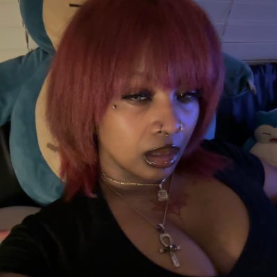 eatur5oul's profile picture. they/them || 🇵🇭 || 20|| lesbo