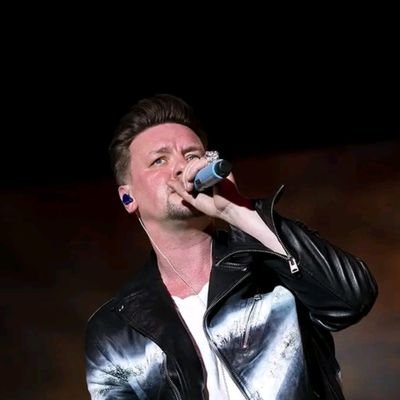 benzucker1212's profile picture. 