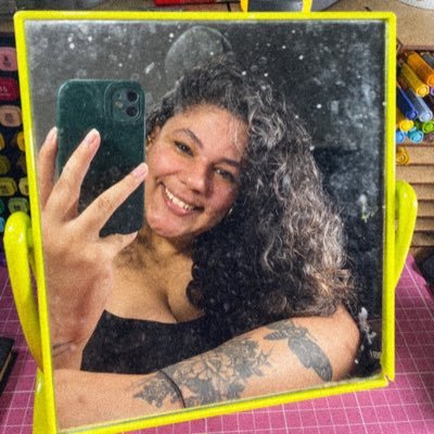 luisaaduaarte's profile picture. Sei lá , apenas uma formada em artes que não tem mais o que fazer!