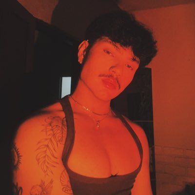 theeproblematic's profile picture. sou hipocrita então qualquer coisa dita aq pode ser mudada