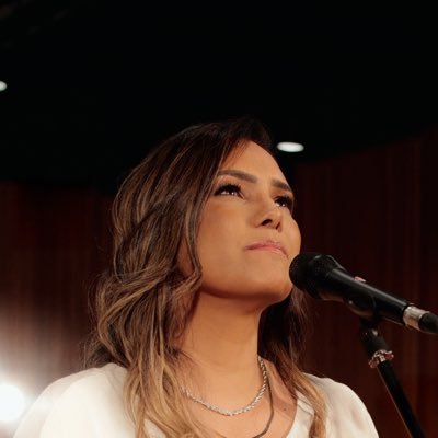 HeloisaRosa's profile picture. Cantora e Compositora Cristã. Canções que nascem de encontros com Jesus. 💫 Ouça a nova música EMAÚS agora nas plataformas.