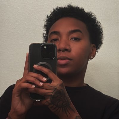 Ayytashh's profile picture. Behind the Lens