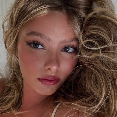 shwnlsx's profile picture. e quando o sol chegar, seremos um, um ser só.