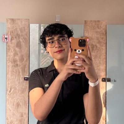 cellebies's profile picture. (ele/dele) - estudante de arquitetura e fundador do mundinho pinkpantheress telégrafo