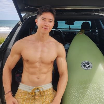 araw1069's profile picture. 📍 Taipei,Taiwan | Vers top | I make cinematic content | DM for collaboration  私訊敲合作｜EN/中文/한국어 👌                        | 兄弟帳 @araw_collection