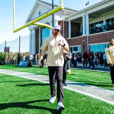 CoachMTMartin's profile picture. Wide Receivers Coach @AUTrojansFB • Husband • Control the input not the output •