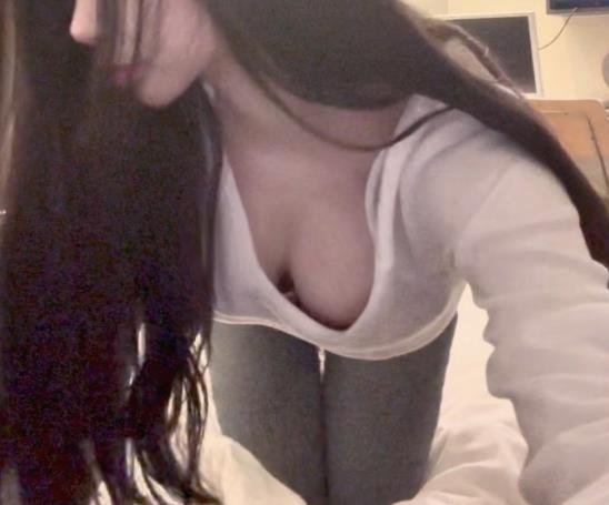 Beznadega4's profile picture. 自撮り多め｜見られるのが好き｜DMは気軽に
LINEは秘密基地｜ゲーム中毒｜妄想けっこう過激