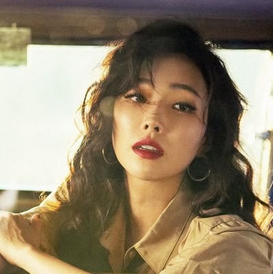 BIrd_Hymn's profile picture. 🦜 내가 로또에 당첨되면 소극장 하나 차지하고 아주 완벽한 여배들의 지상 낙원을 만들 거야
