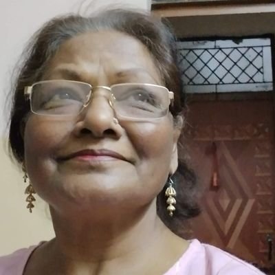 lucythecurious's profile picture. 