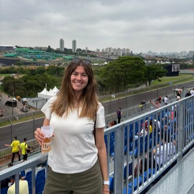 victoriantore's profile picture. en algun momento fui _vickitaa - medicina veterinaria 🐮