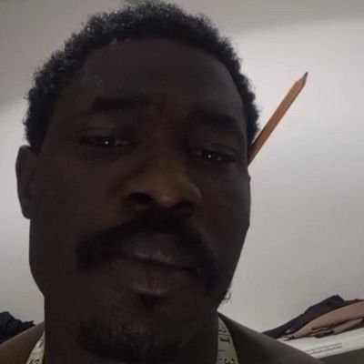 BlaqCasual's profile picture. music🖤
fashion🖤