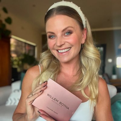 KateLewis244's profile picture. CEO of my life😇📶 professional account manager ♥️