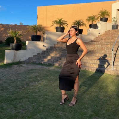 karenvaleiras's profile picture. 