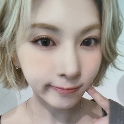 oceanior_'s profile picture. (Don't mind, just do it) ⭐️🌟⭐️

Solo soy una chica que ama demasiado a NMIXX y el café ☕️ 🤍🩶