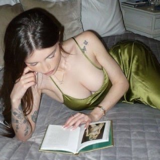 aishiaroii's profile picture. 