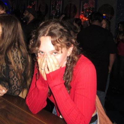 hailey_begg's profile picture. 