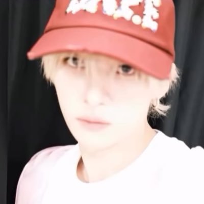 thleeknows_'s profile picture. THE BIGGEST MAN EVER LEEKNOW @Stray_Kids #리노 : the professional dancer and unreachable visual, Human Gucci . the leader of leeknow stans ~`₍ ˃̣₎´~