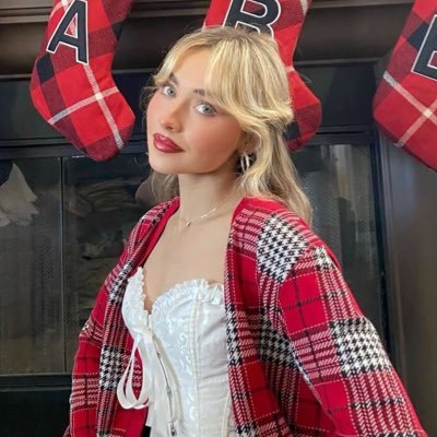 emmasepiphany's profile picture. · ₊ ⊹ pretty & witty ⊹₊ ·